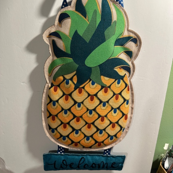 Burlap/Polyester Stuffed Pineapple Welcome Sign/Door Greeter by Evergreen - Picture 4 of 14